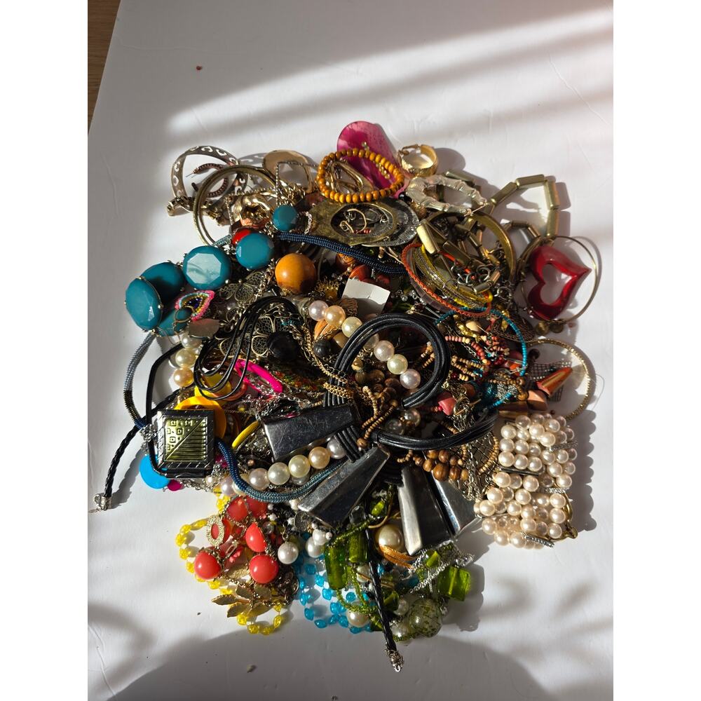 Jewelry 4lb Lot.  Costume, wearable & junk craft lot